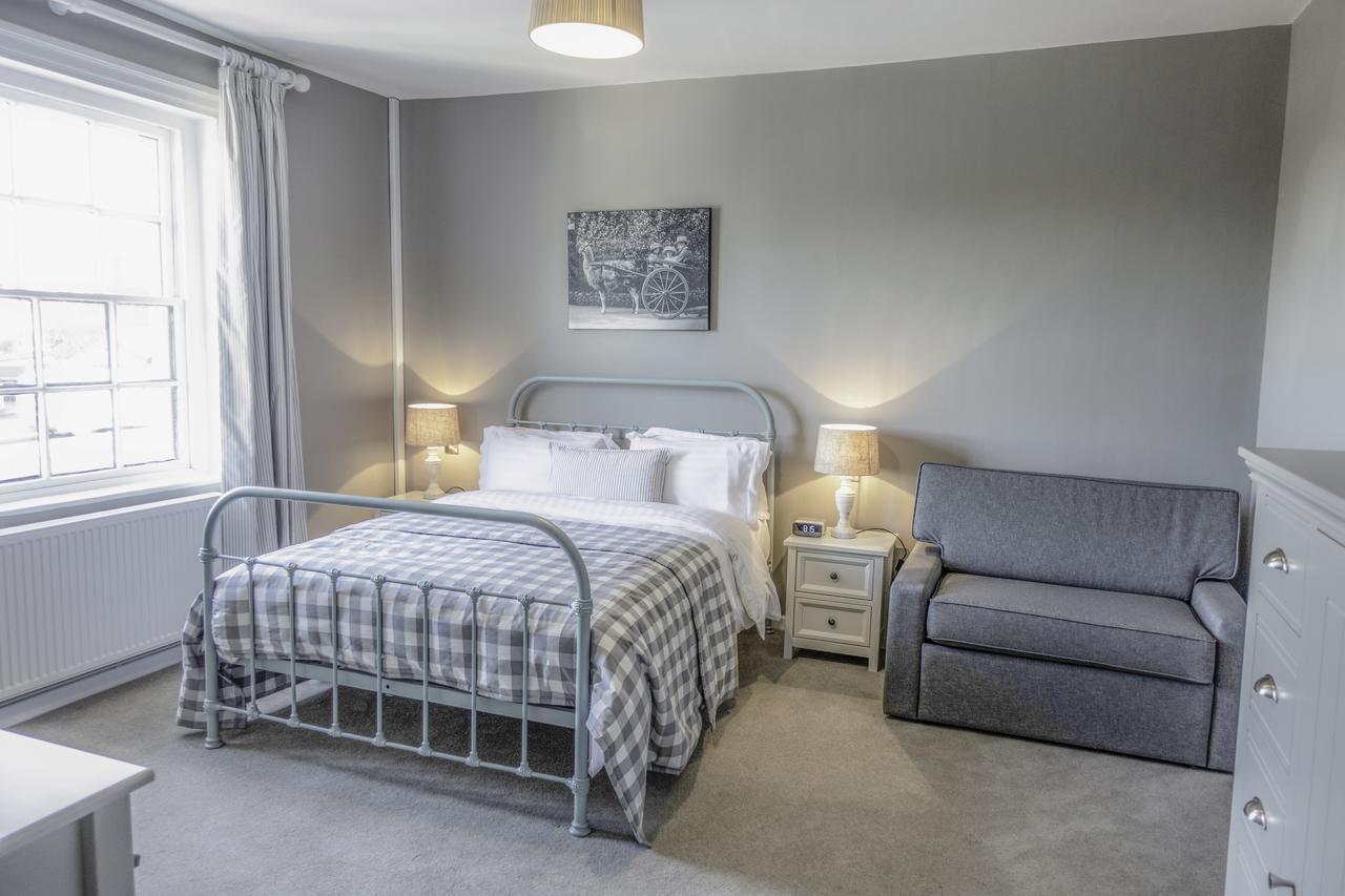 The Saracens Head Bed & Breakfast Stafford Exterior photo